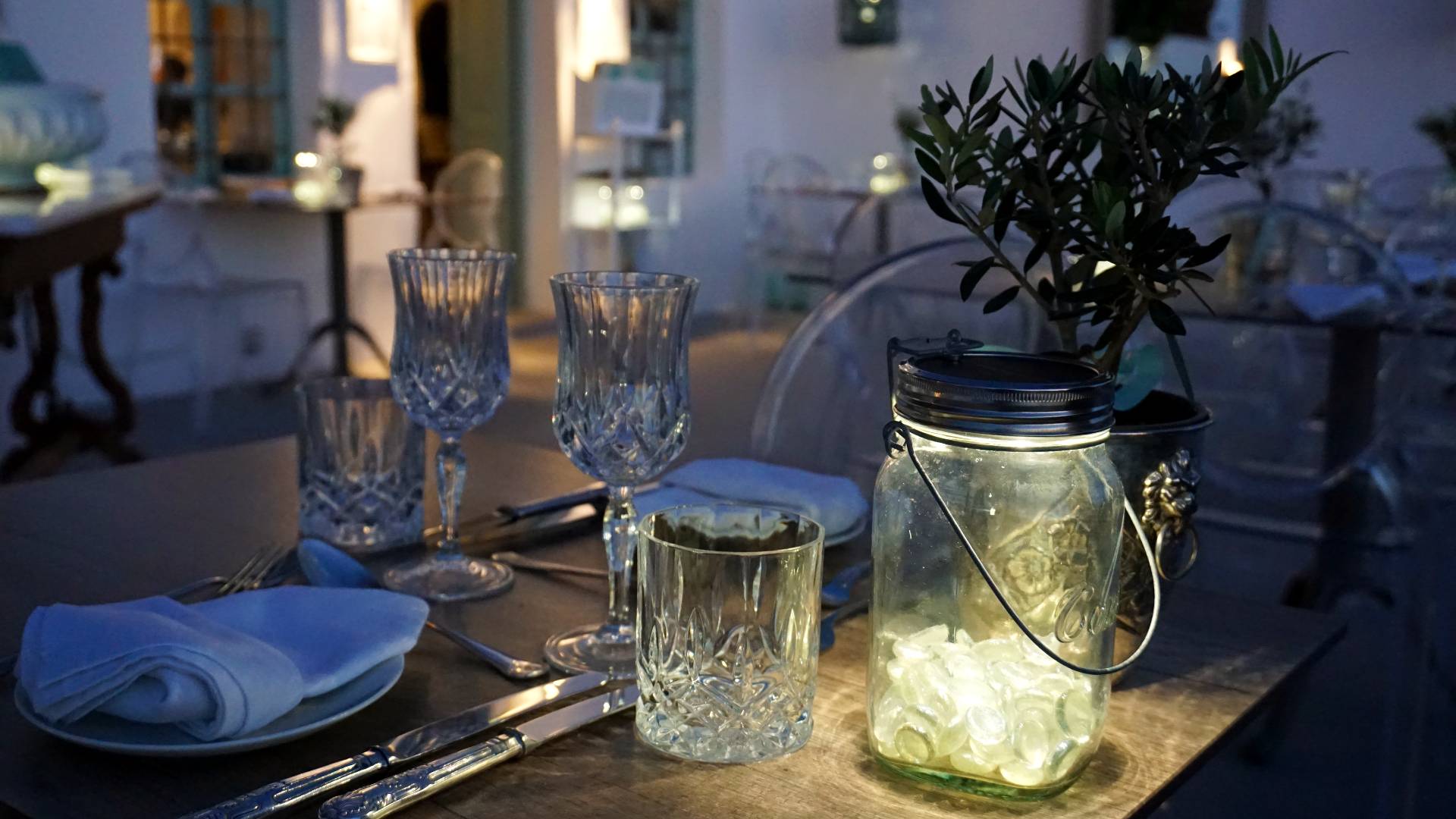 Terras van restaurant op Santorini